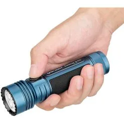 Olight Seeker 3 Pro -Sconto sciare in Italia Leatherman Seeker 3 Pro Lake Blue Limited Edition Button 1
